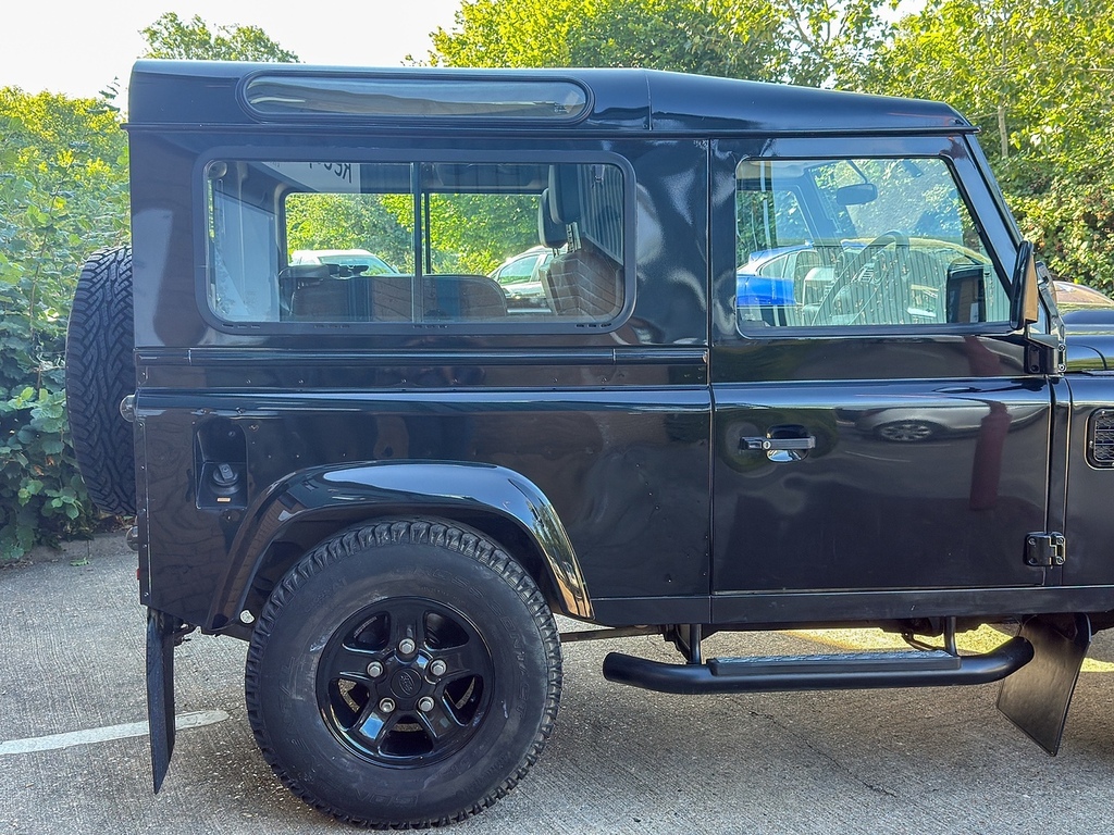 Land Rover Defender 90 2.4 90 Td Hard Top 121 Bhp Green #11