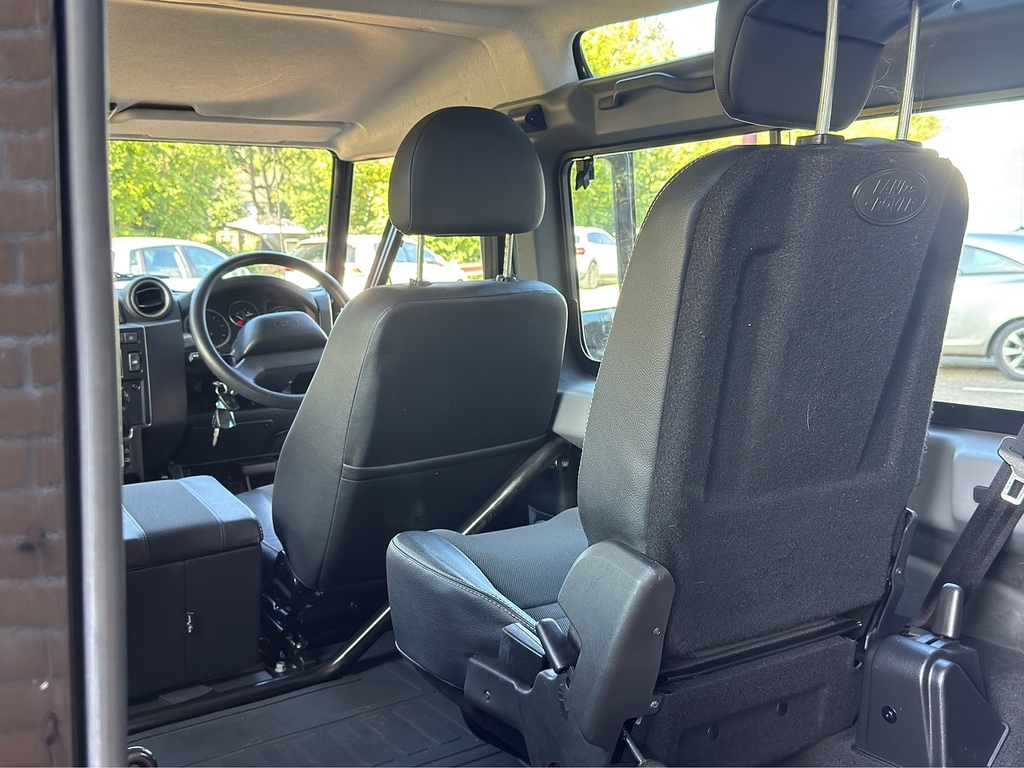 Land Rover Defender 90 2.4 90 Td Hard Top 121 Bhp Green #16