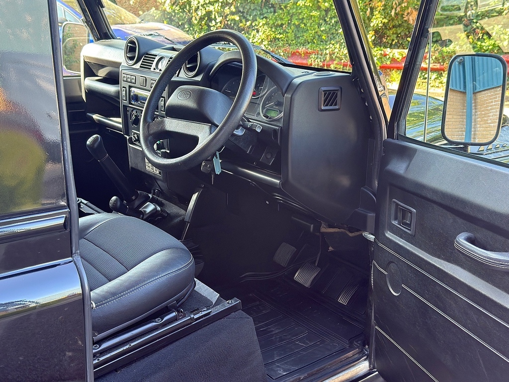 Land Rover Defender 90 Td Xs Station Wagon U5415 Black #2
