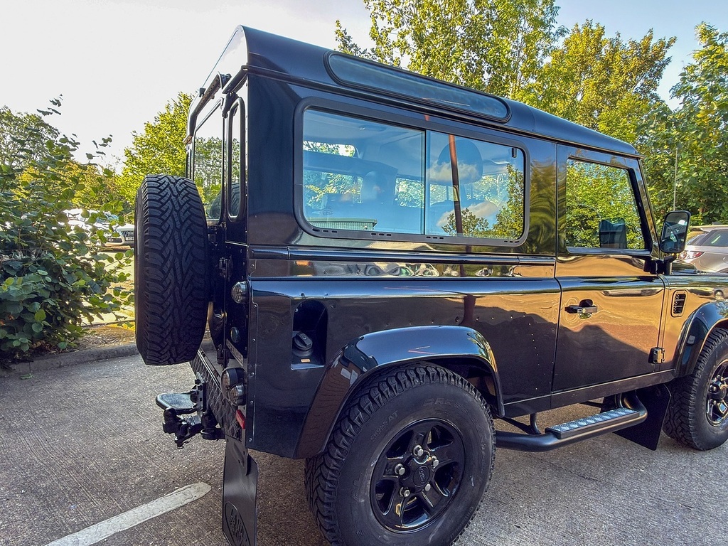 Land Rover Defender 90 2.4 90 Td Hard Top 121 Bhp Green #19