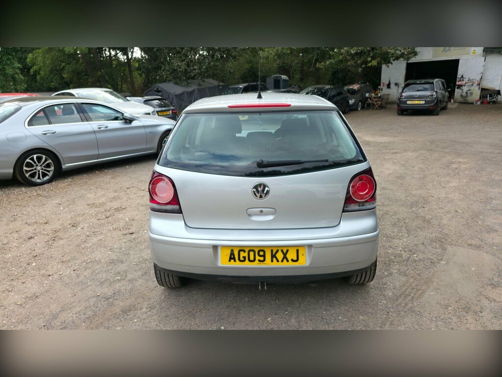 Volkswagen Polo 1.2 Match Silver #4