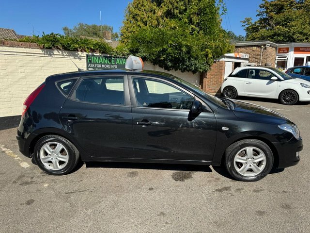 Hyundai I30 Hatchback 1.6 Crdi Comfort Euro 4 200858 Black #7