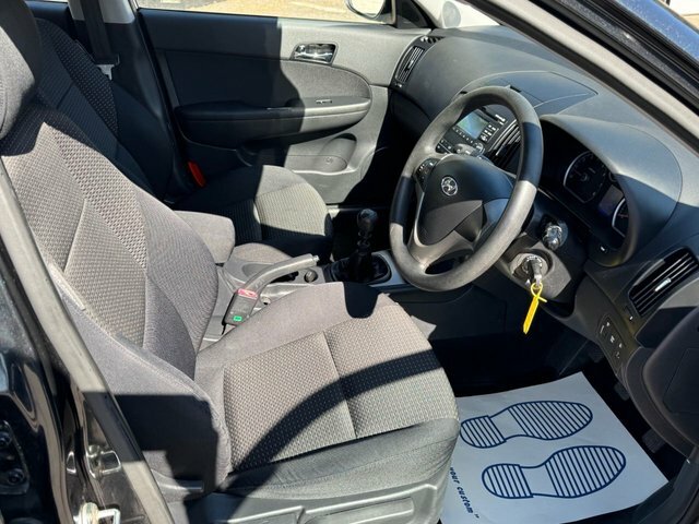 Hyundai I30 Hatchback 1.6 Crdi Comfort Euro 4 200858 Black #9