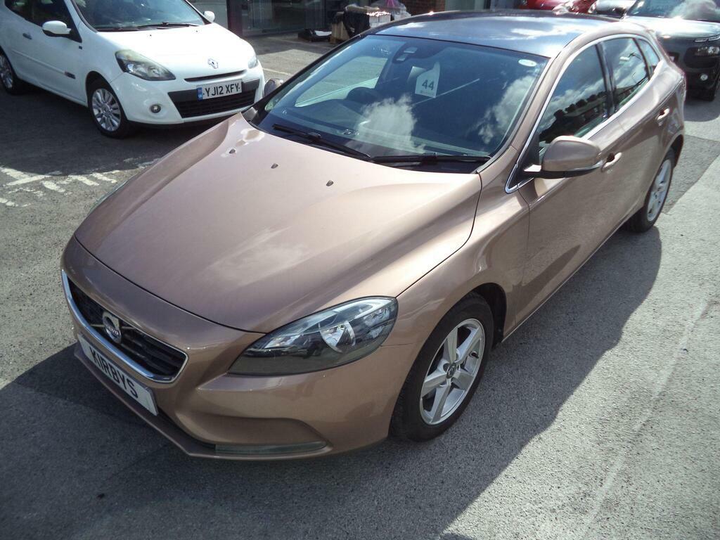 Volvo V40 2.0 T2 Se Nav Euro 6 S S Brown #3