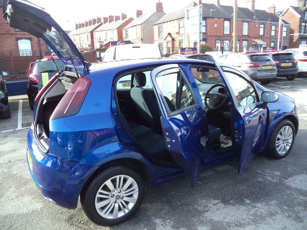 Fiat Grande Punto 1.2 Active Red #17