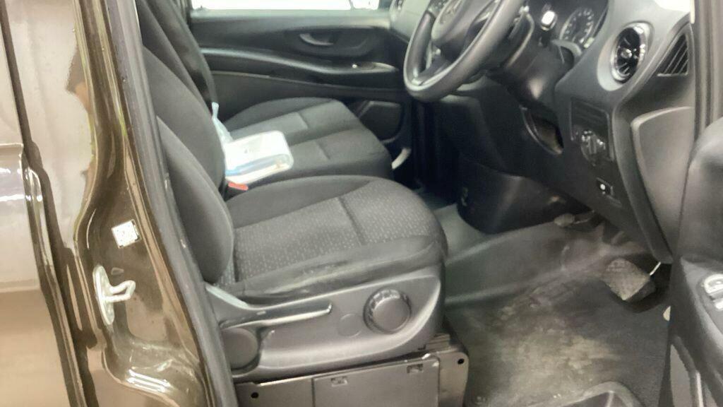 Mercedes-Benz eVito 116 E 66Kwh Premium Fwd L2 6Dr Lwb Silver #9