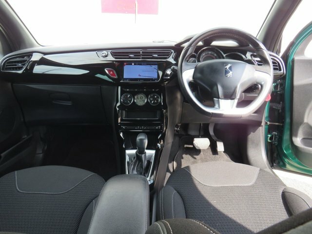 DS DS 3 2019 1.2 Puretech Gpf Connected Chic Hatchback Green #2