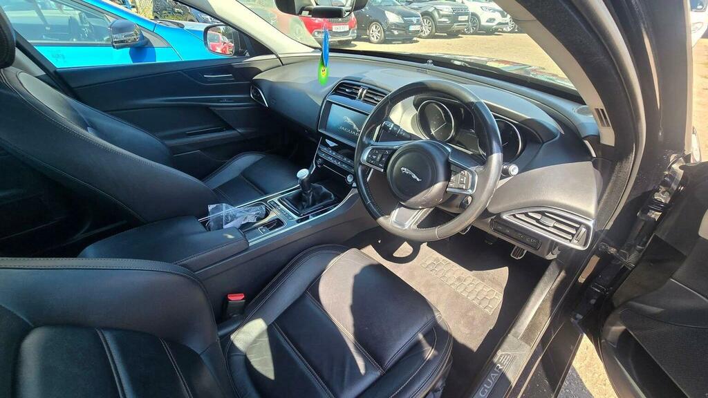 Jaguar XE 2.0D Prestige Euro 6 Ss Black #5