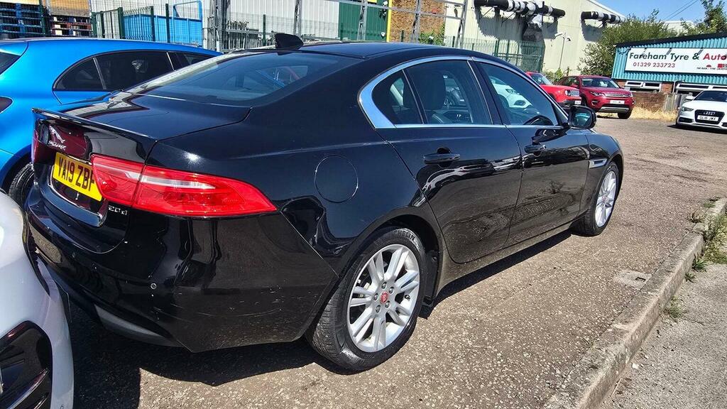Jaguar XE 2.0D Prestige Euro 6 Ss Black #3