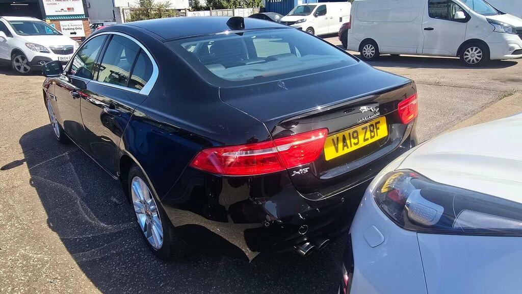 Jaguar XE 2.0D Prestige Euro 6 Ss Black #4