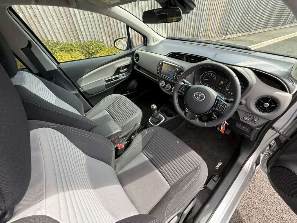 Toyota Yaris 1.5L Icon Silver #4