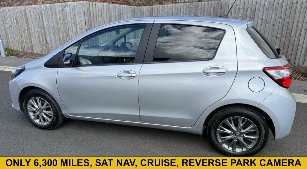 Toyota Yaris 1.5L Icon Silver #2