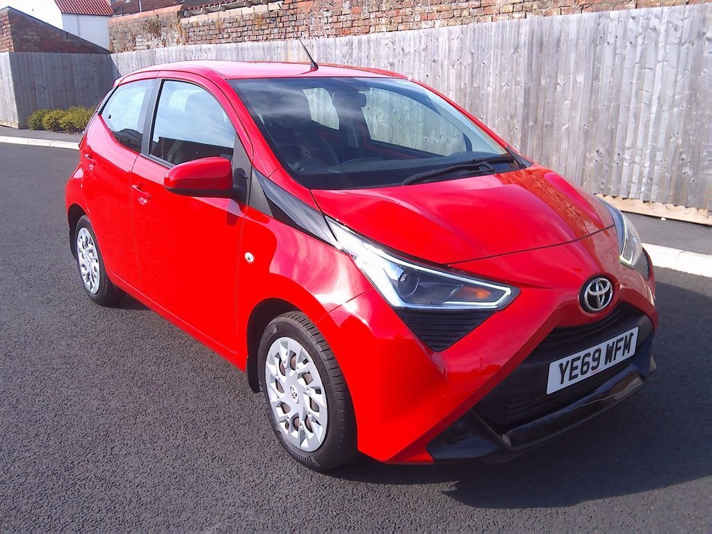 Toyota Aygo 1L X-play Red #3