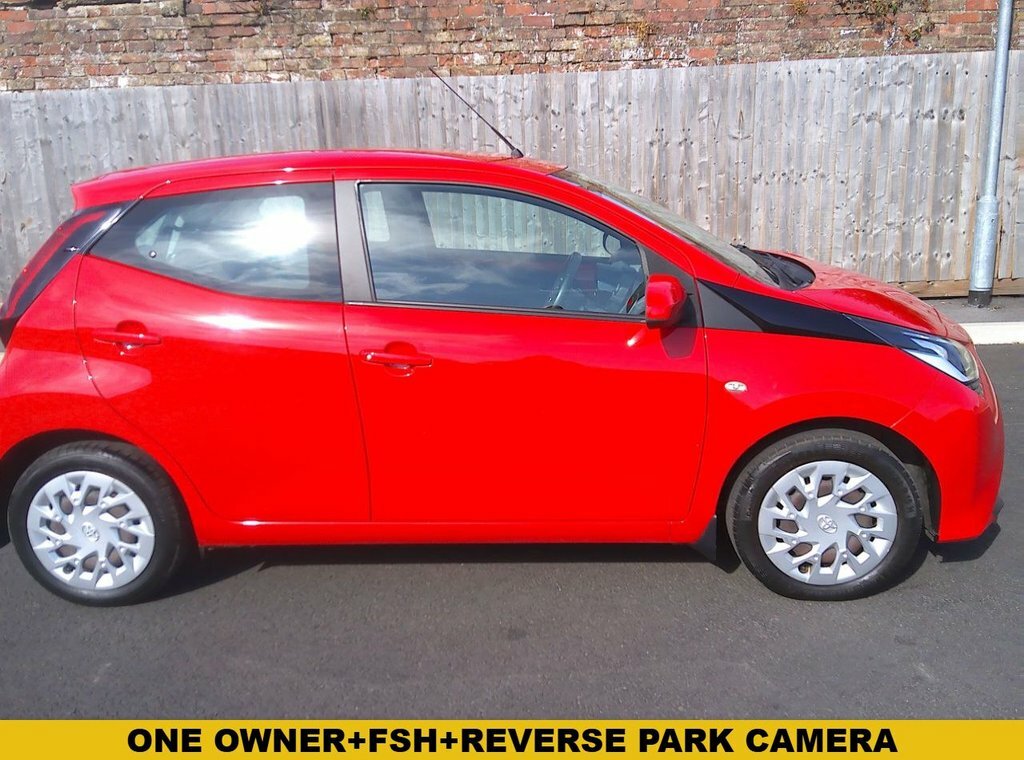 Toyota Aygo 1L X-play Red #2
