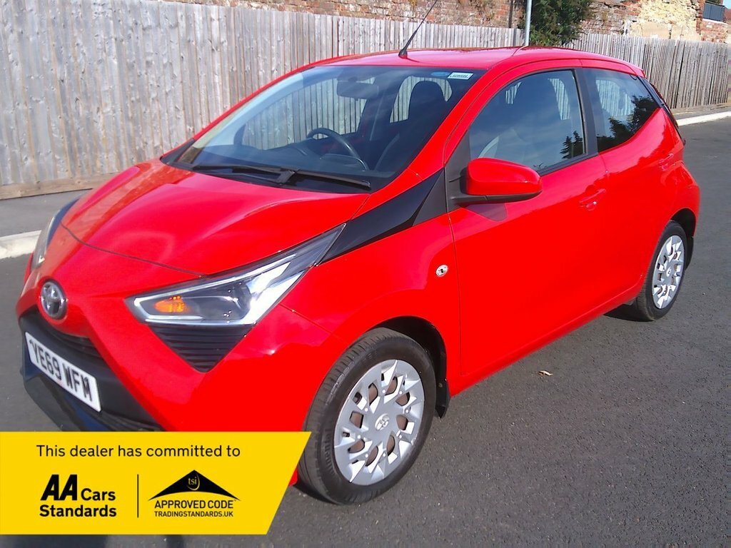 Toyota Aygo 1L X-play Red