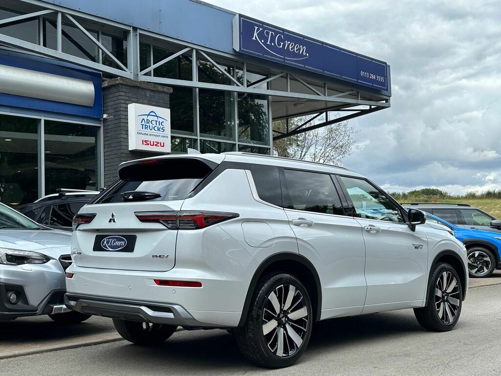Mitsubishi Outlander 2.4L Diamond Phev 4Wd 300Ps 