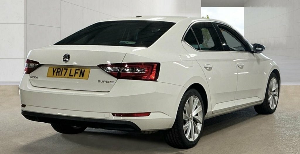 Skoda Superb 2L Se L Executive White #2