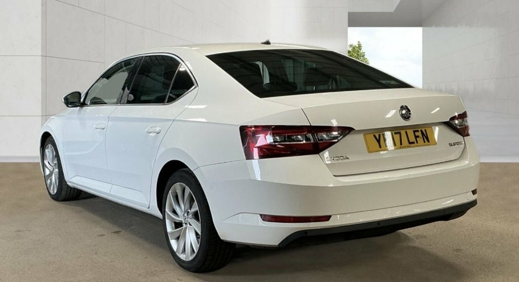 Skoda Superb 2L Se L Executive White #4