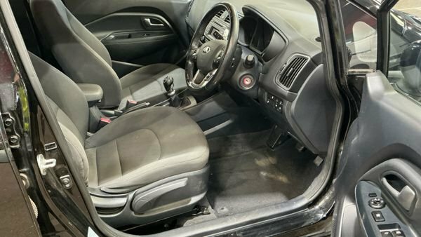 Kia RIO 1.2 Se Isg 20 Road Tax 1 Owner White #10