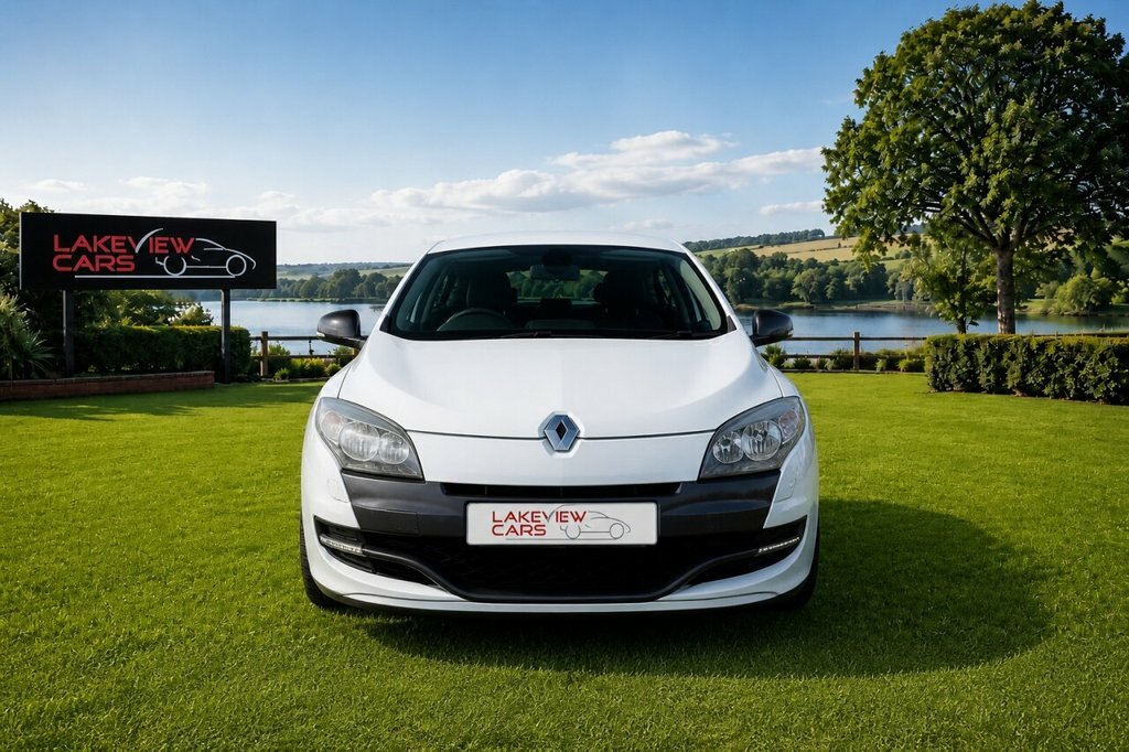 Renault Megane 2L Renaultsport White #2