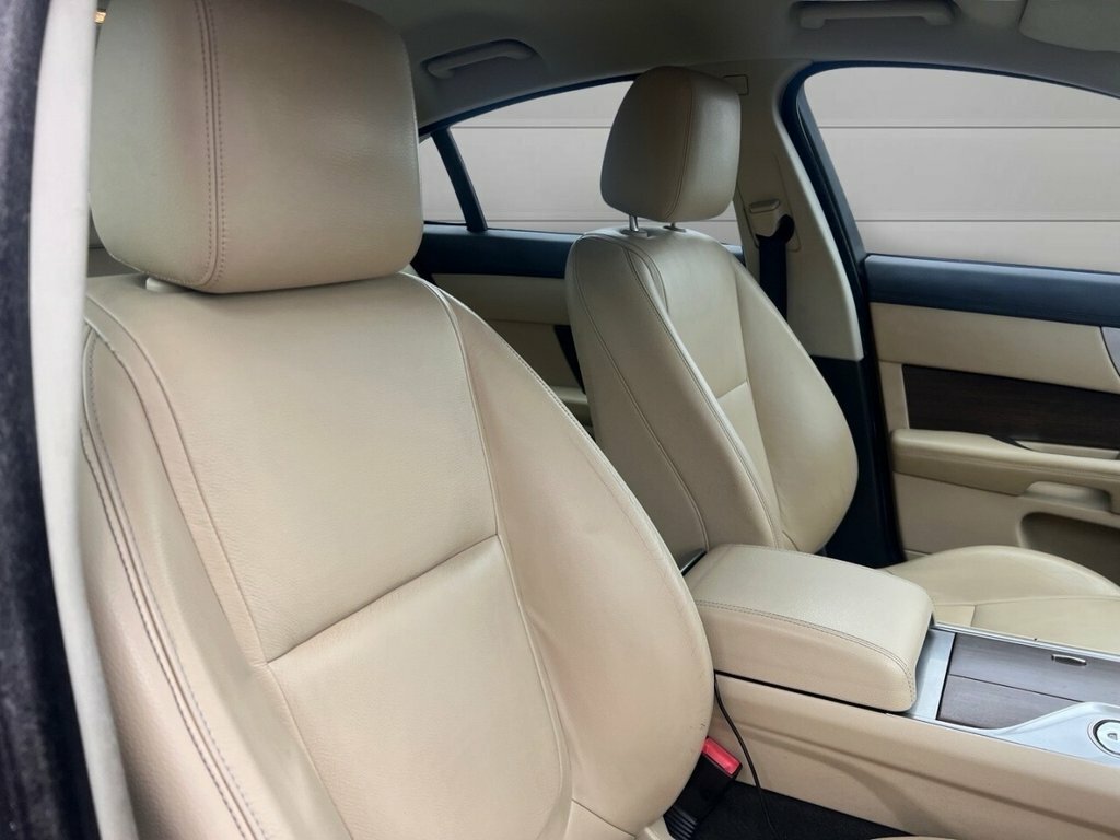Jaguar XF 2.2 D Se Sportbrake 163 Bhp Blue #11