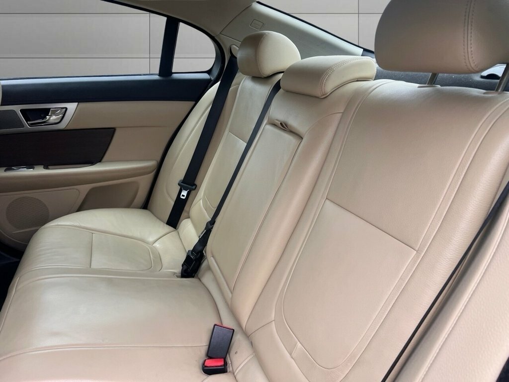 Jaguar XF 2.2 D Se Sportbrake 163 Bhp Blue #16