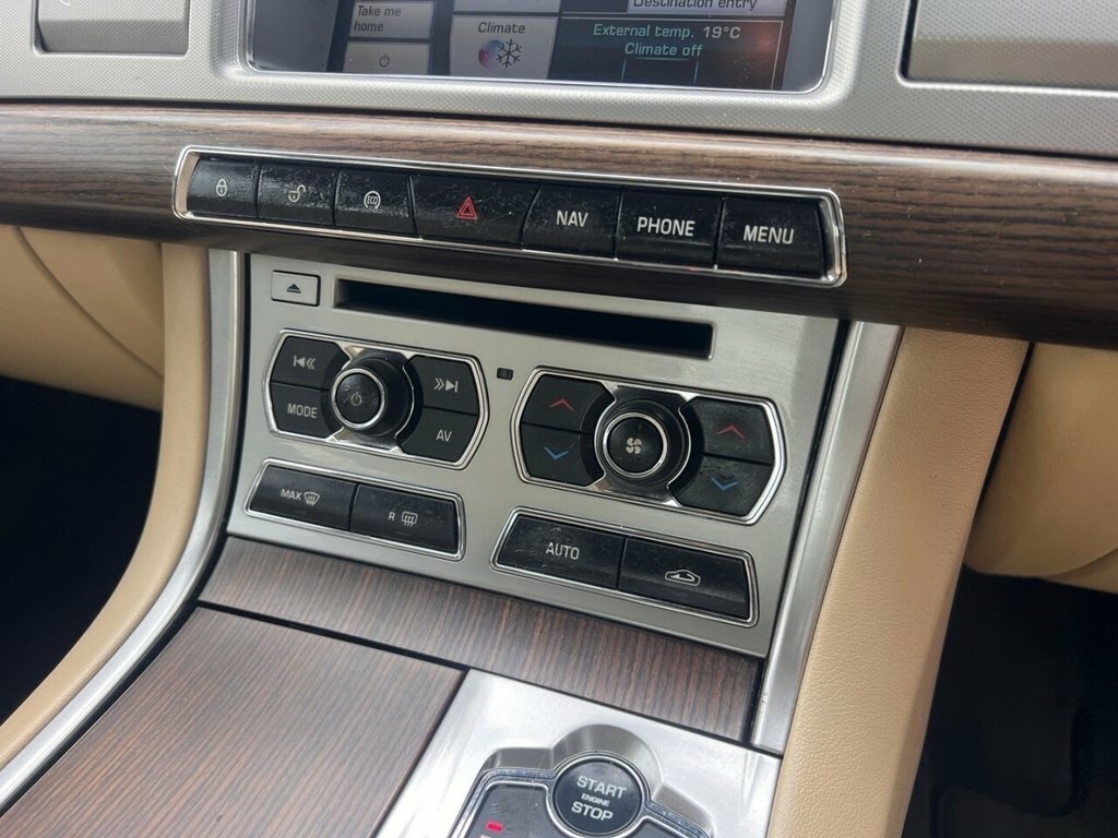 Jaguar XF 2.2 D Se Sportbrake 163 Bhp Blue #25