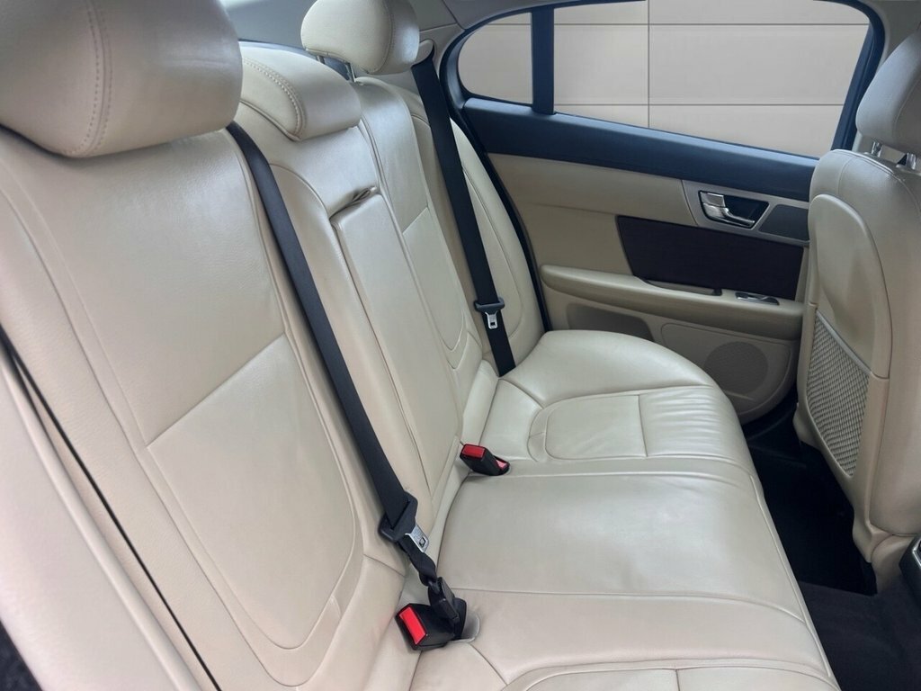 Jaguar XF 2.2 D Se Sportbrake 163 Bhp Blue #17