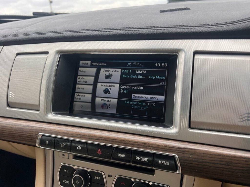 Jaguar XF 2.2 D Se Sportbrake 163 Bhp Blue #24
