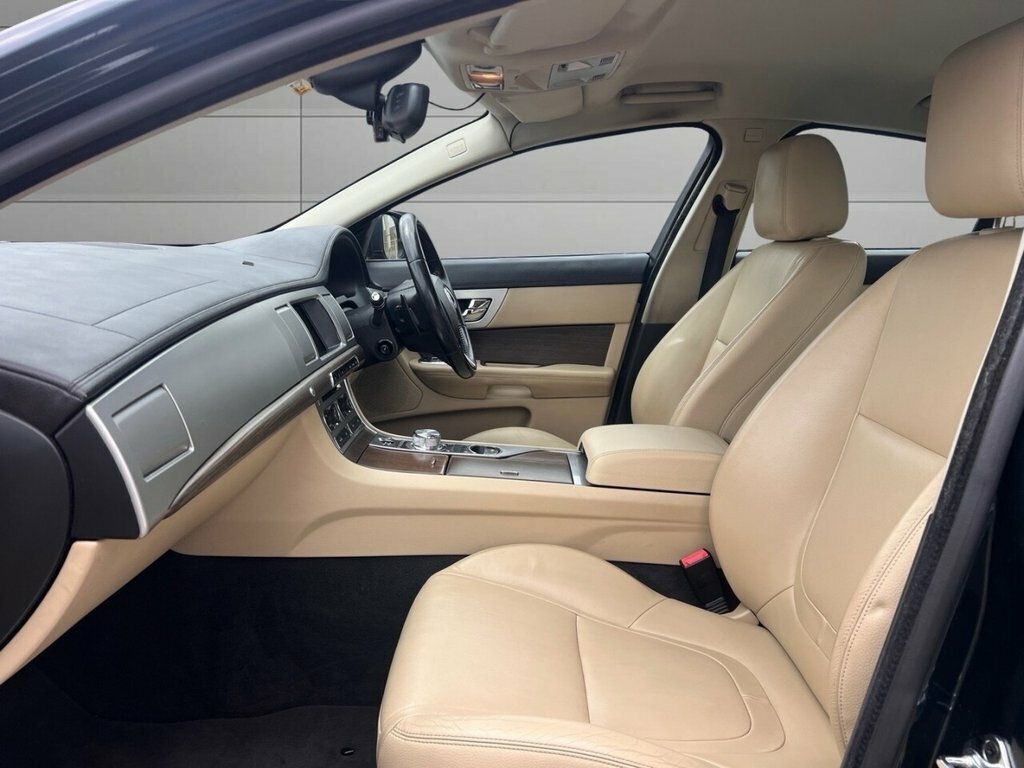 Jaguar XF 2.2 D Se Sportbrake 163 Bhp Blue #14