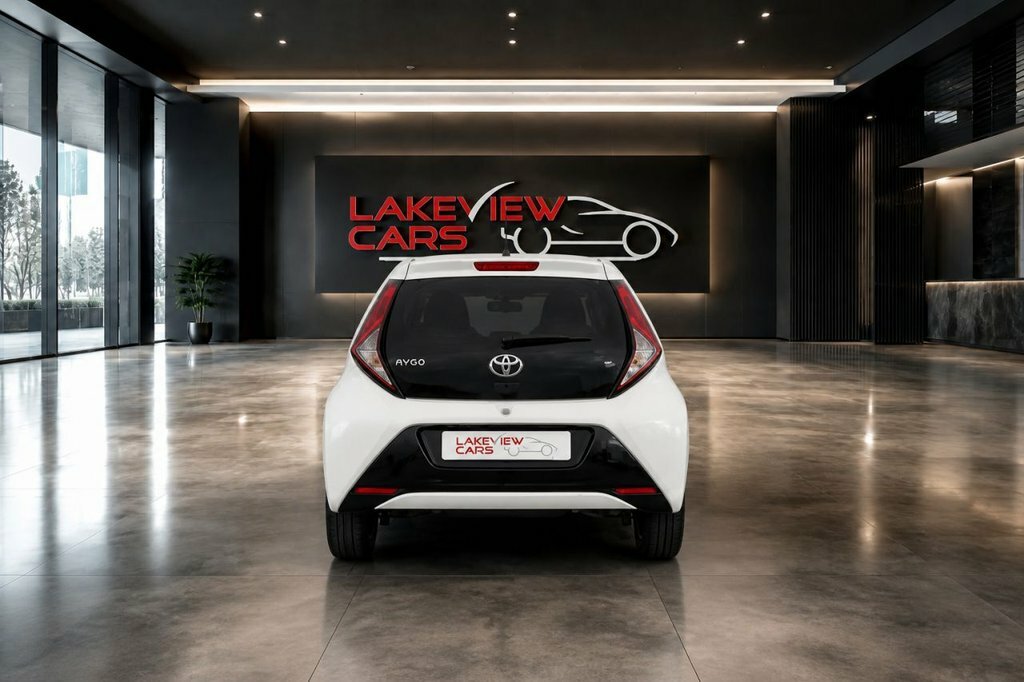 Toyota Aygo 1L X-trend White #5