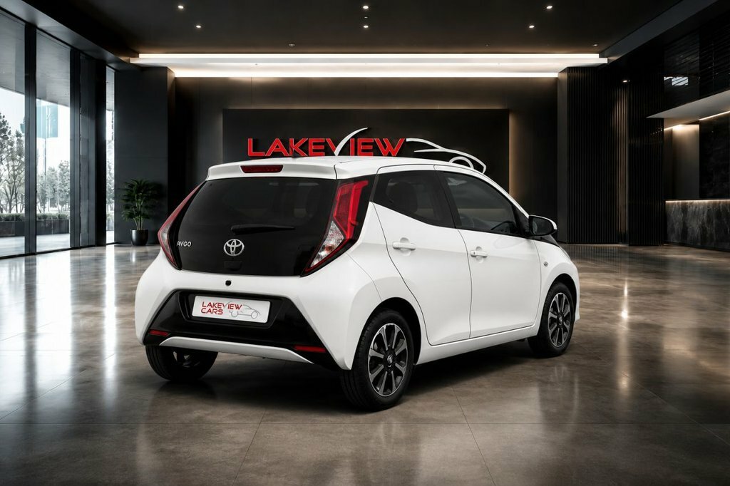 Toyota Aygo 1L X-trend White #4