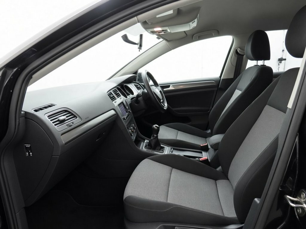 Volkswagen Golf 1.6L S Black #3