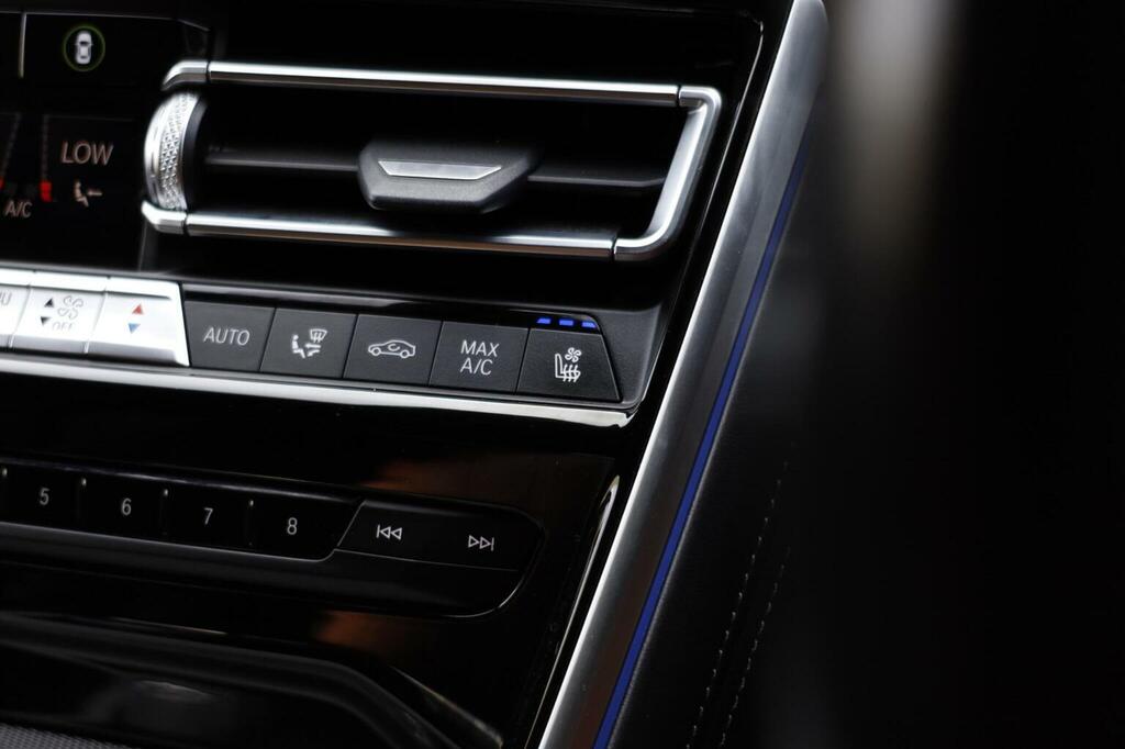 BMW 8 Series Gran Coupe 3L M Sport Black #38