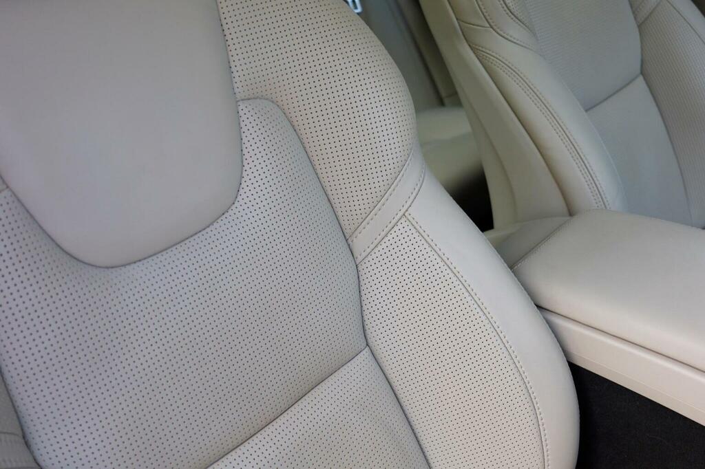 Volvo XC60 Xc60 Momentum Pro D4 Awd Black #50