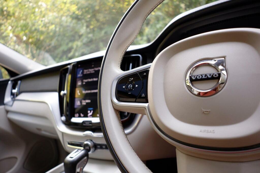 Volvo XC60 Xc60 Momentum Pro D4 Awd Black #40
