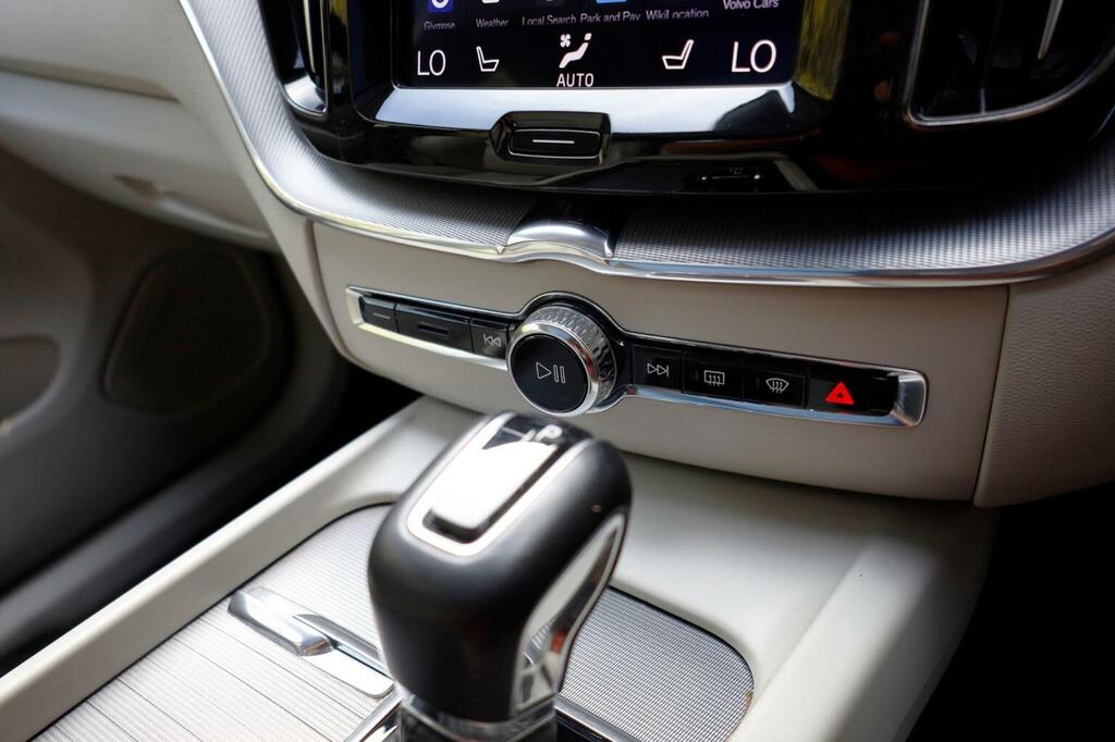 Volvo XC60 Xc60 Momentum Pro D4 Awd Black #22
