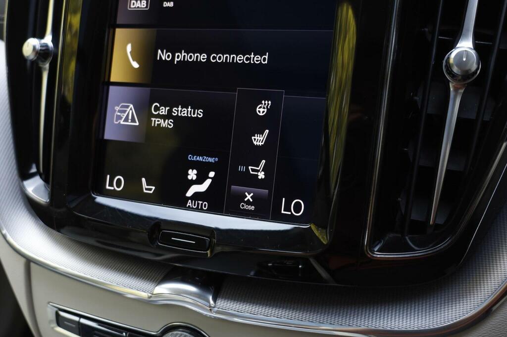 Volvo XC60 Xc60 Momentum Pro D4 Awd Black #25