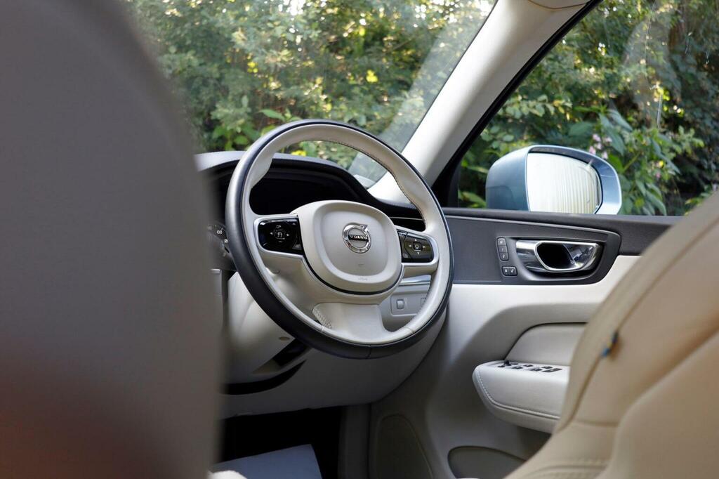 Volvo XC60 Xc60 Momentum Pro D4 Awd Black #57