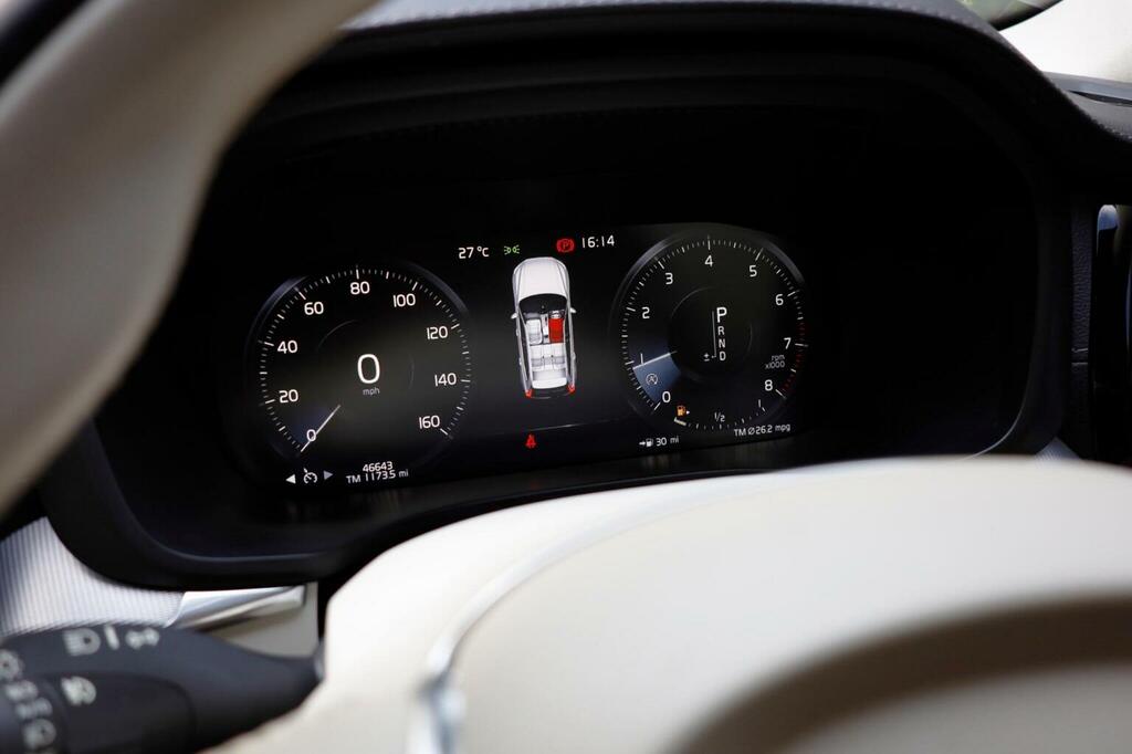 Volvo XC60 Xc60 Momentum Pro D4 Awd Black #45