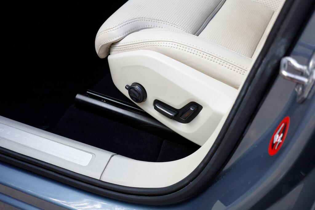 Volvo XC60 Xc60 Momentum Pro D4 Awd Black #30