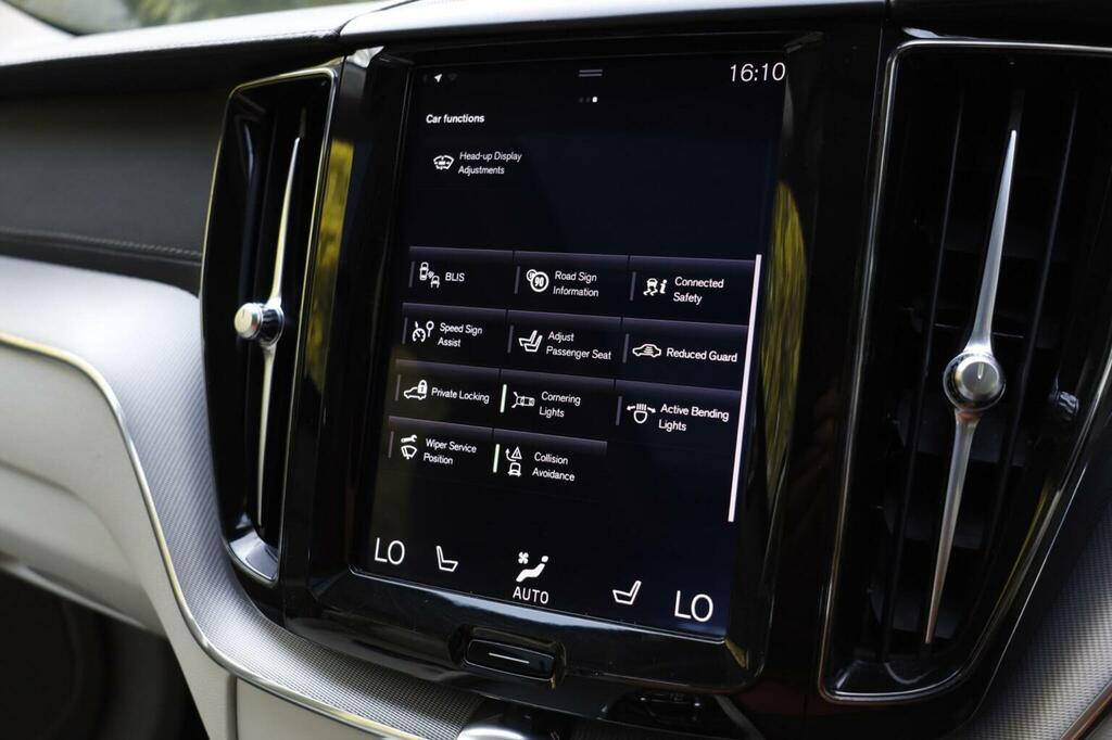 Volvo XC60 Xc60 Momentum Pro D4 Awd Black #47
