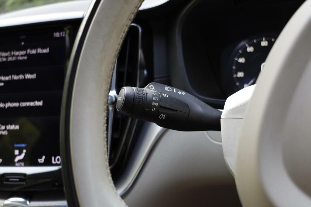 Volvo XC60 Xc60 Momentum Pro D4 Awd Black #42