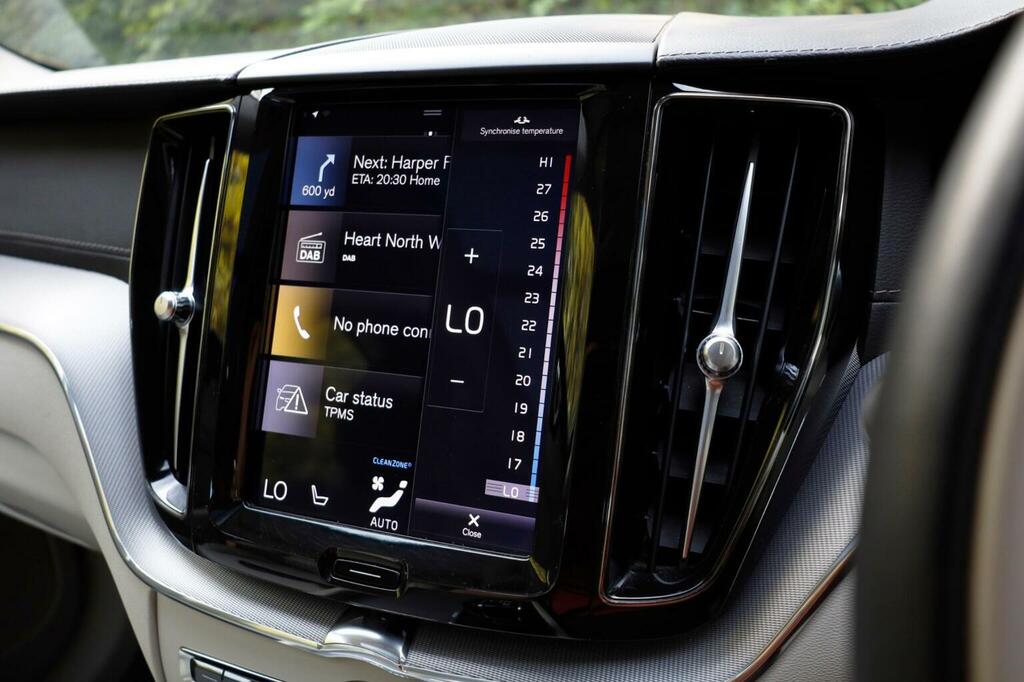 Volvo XC60 Xc60 Momentum Pro D4 Awd Black #46