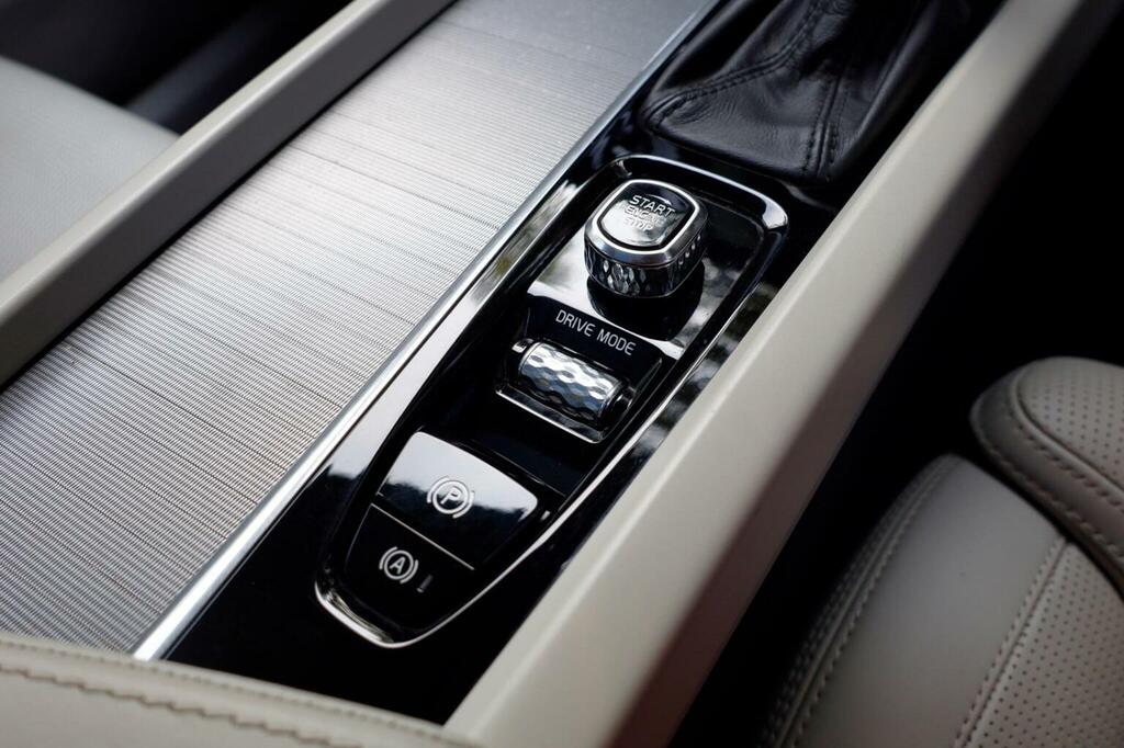 Volvo XC60 Xc60 Momentum Pro D4 Awd Black #19