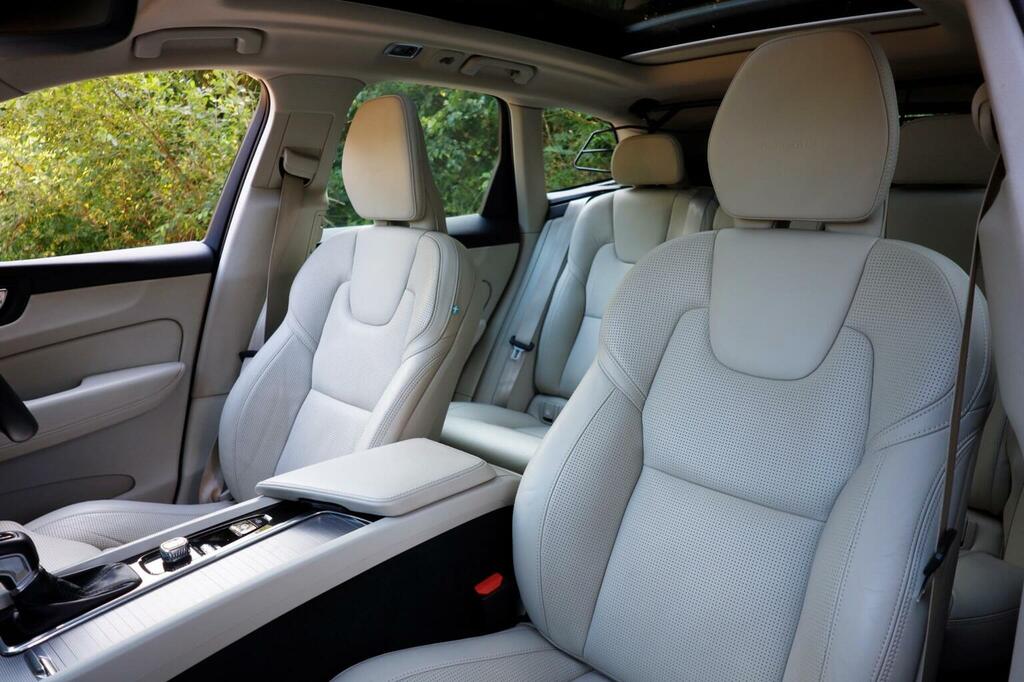 Volvo XC60 Xc60 Momentum Pro D4 Awd Black #17