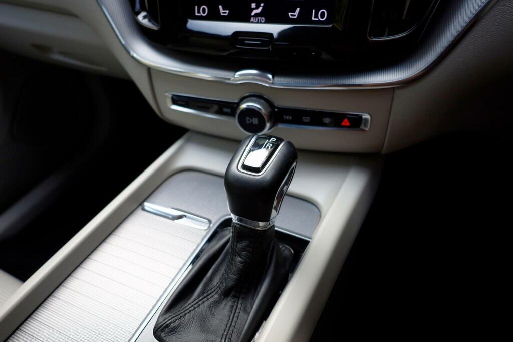 Volvo XC60 Xc60 Momentum Pro D4 Awd Black #54