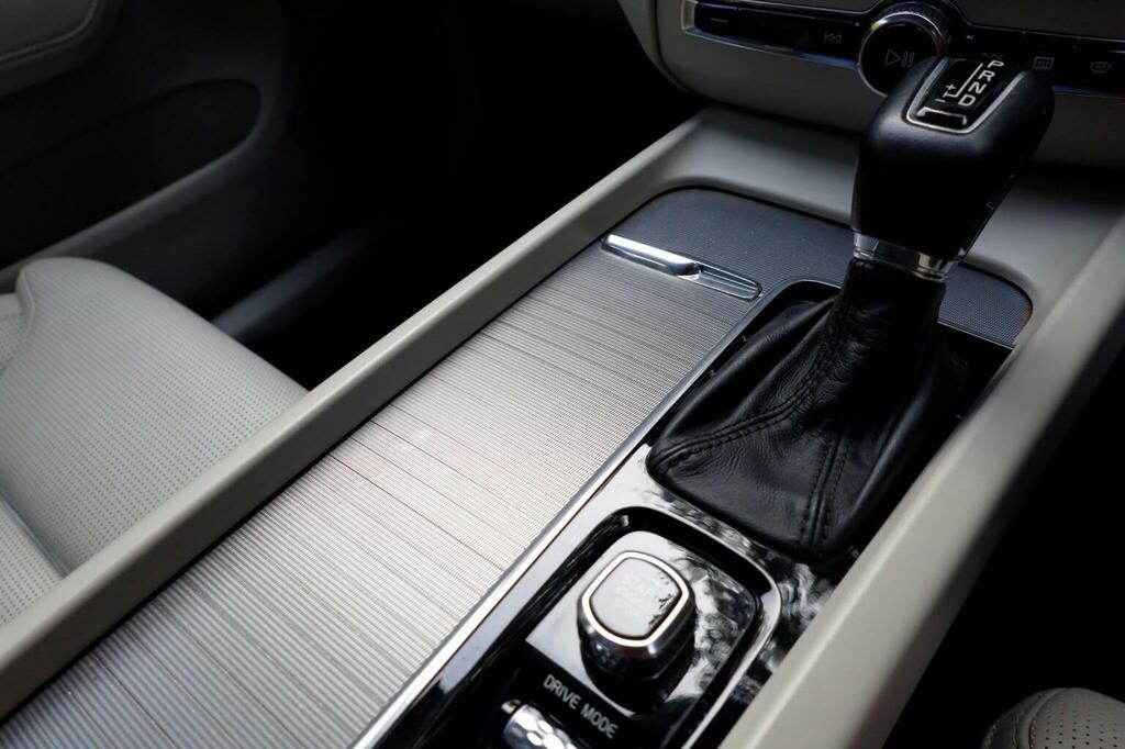Volvo XC60 Xc60 Momentum Pro D4 Awd Black #51