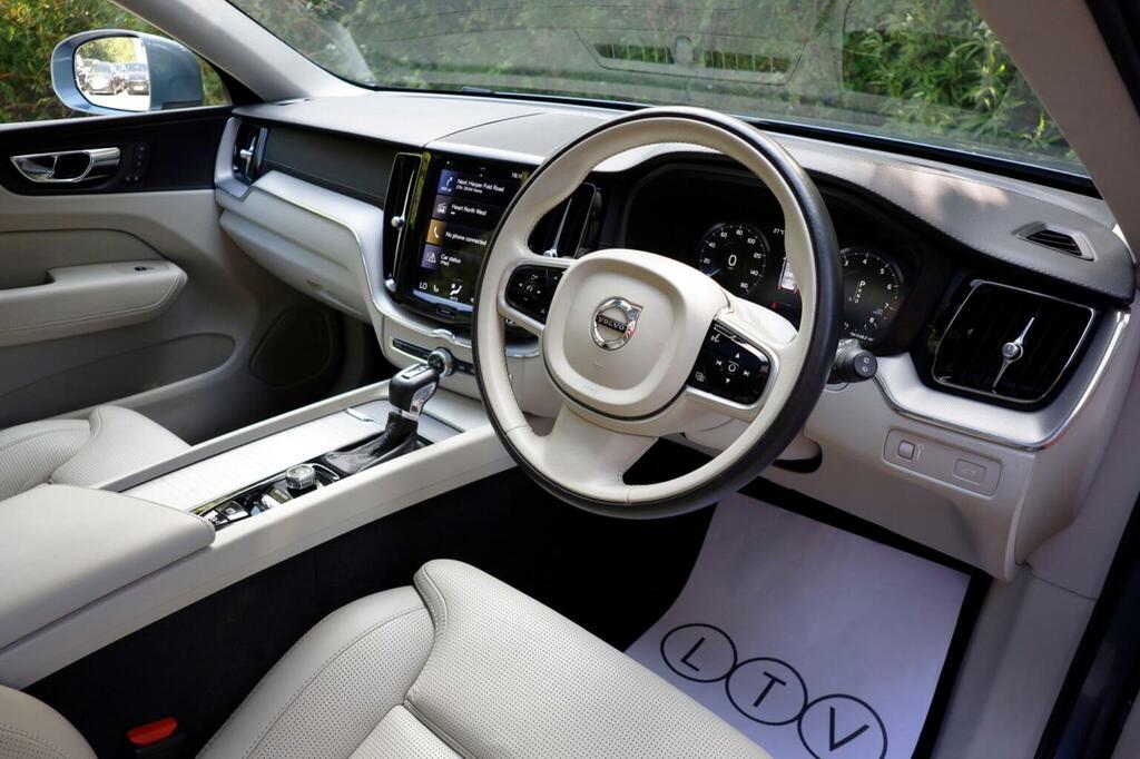 Volvo XC60 Xc60 Momentum Pro D4 Awd Black #12