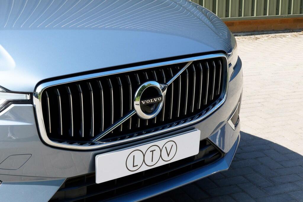 Volvo XC60 Xc60 Momentum Pro D4 Awd Black #60